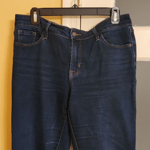 Old Navy Women's Mid-Rise "Kicker Bootcut" Dark Wash Jeans Size 10 - Picture 3 of 7